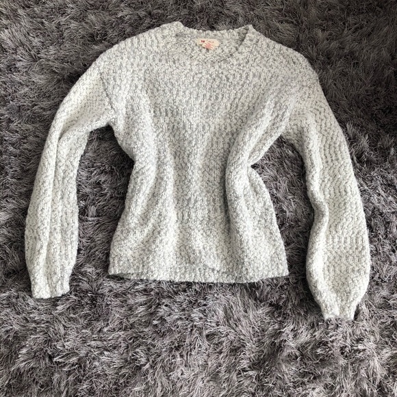 White cream Xs sweater so comfy!!! - Picture 1 of 2